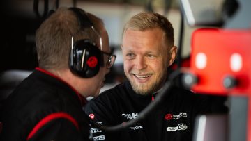 Former F1 driver backs brother to continue 'family business' with new deal
