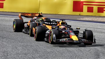 Voormalig F1-coureur haalt uit naar 'wanhopige' Verstappen: "Drie zaken discutabel"