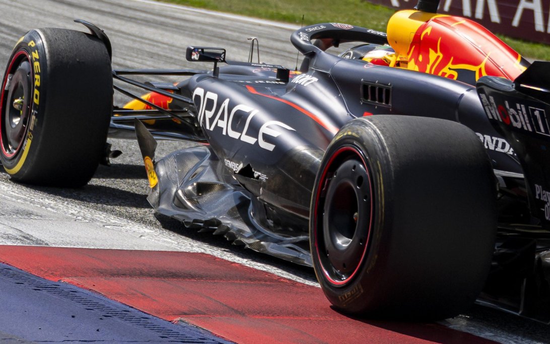 Perez hole in car Austria