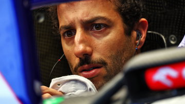 Daniel Ricciardo issues emotional 'fairytale' advice in frank admission