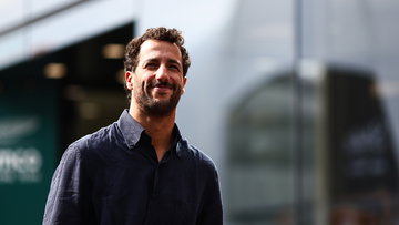 Daniel Ricciardo leaves door open for racing return