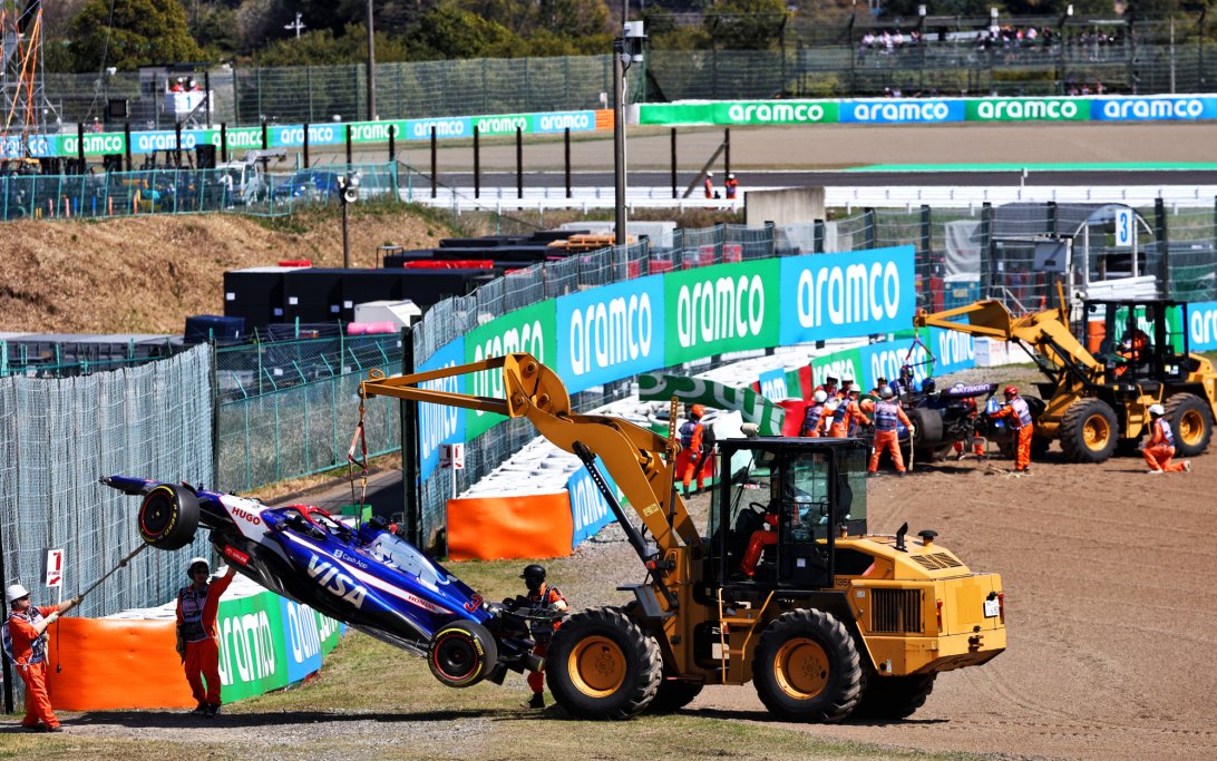 Ricciardo crash Japan
