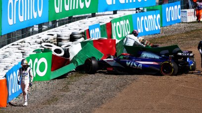 Ricciardo Albon crash Japan