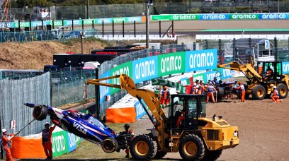 Ricciardo crash Japan