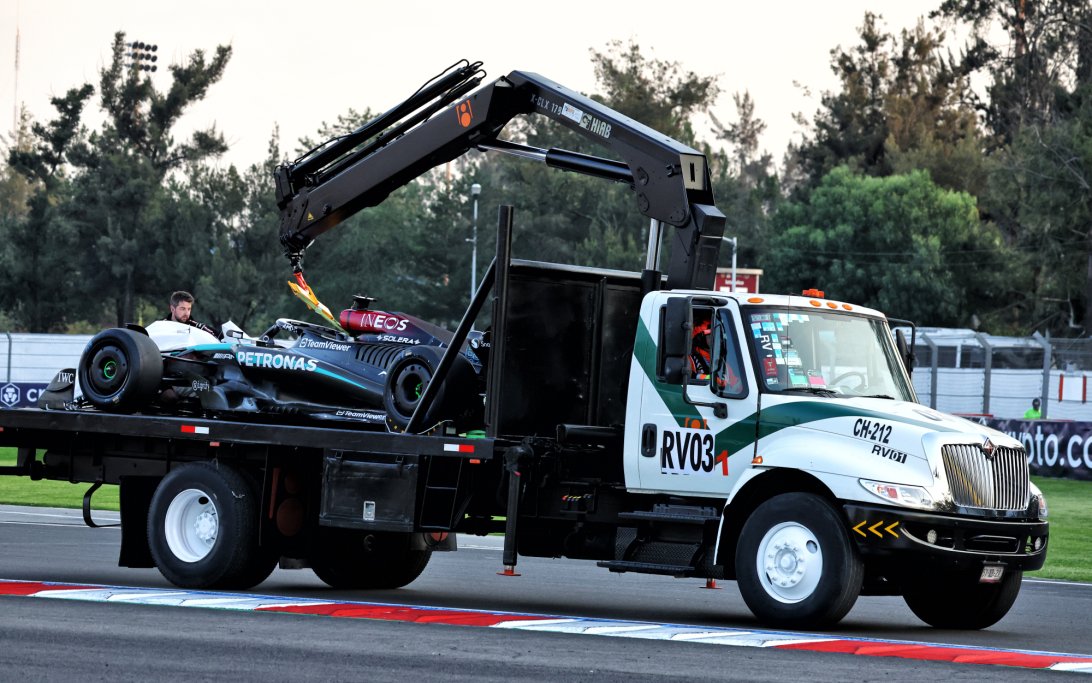 Russell crash FP2 Mexico