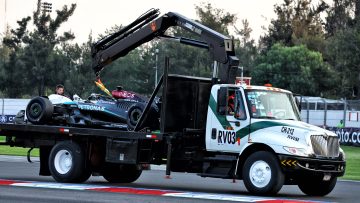 Russell tast in het duister na zeer zware crash in Mexico