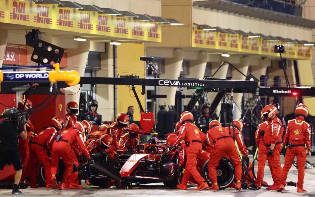 Sainz Bahrain pitstop