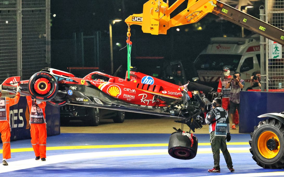 Sainz crash Qualifying Singapore