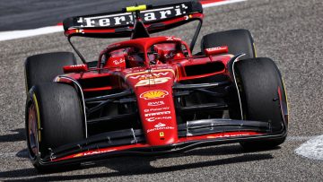 Sainz beams over Ferrari test despite red flag delay