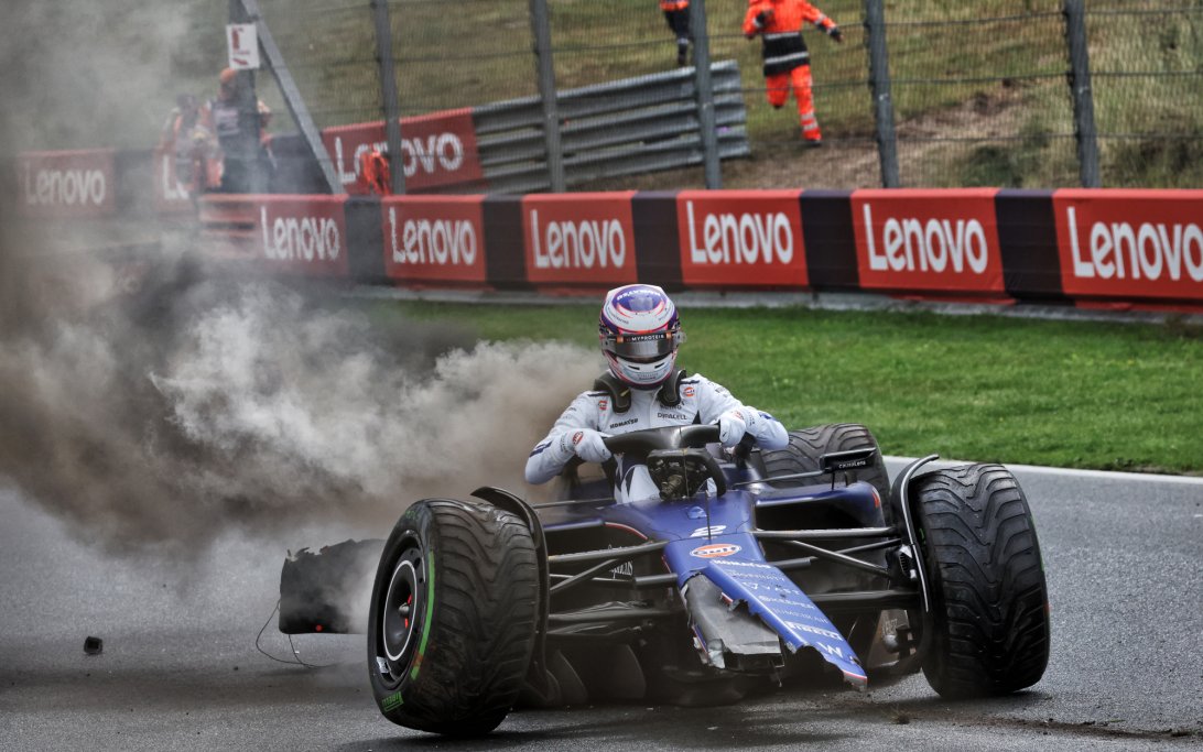 Sargeant crash & fire FP3 Zandvoort