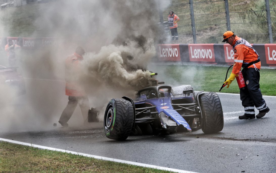 Sargeant crash and fire FP3 Zandvoort