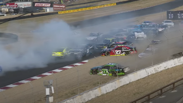 Video: chaos na ongekende megacrash in NASCAR