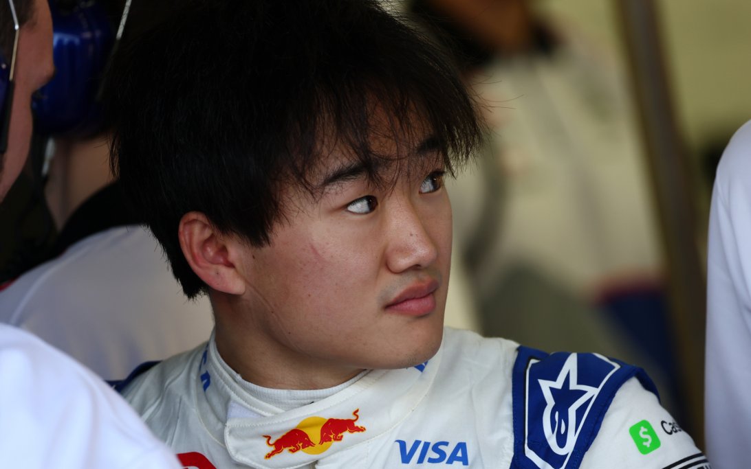 Tsunoda winter testing Bahrain garage