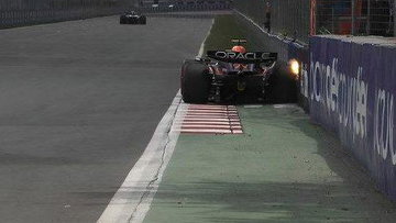 Video: Verstappen komt goed weg bij Wall of Champions
