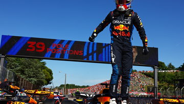 Samenvatting race Imola: Verstappen verslaat Norris in titanenstrijd