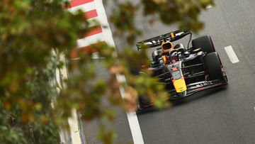 Verstappen werkt keurige generale af in rommelige training Bakoe