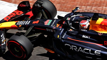 Verstappen raakt de muur, Leclerc pakt droompole na ongekende kwalificatie in Monaco