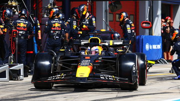 Verstappen slaat aanval Norris af in zinderende slotfase GP Emilia-Romagna