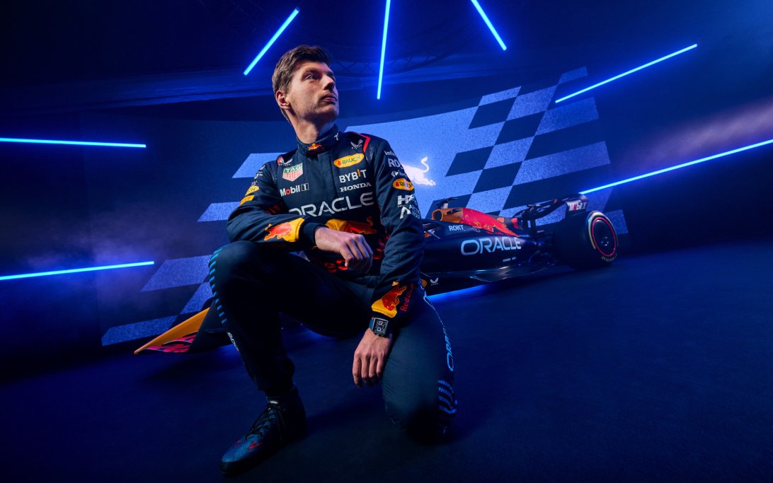 Verstappen RB20 launch