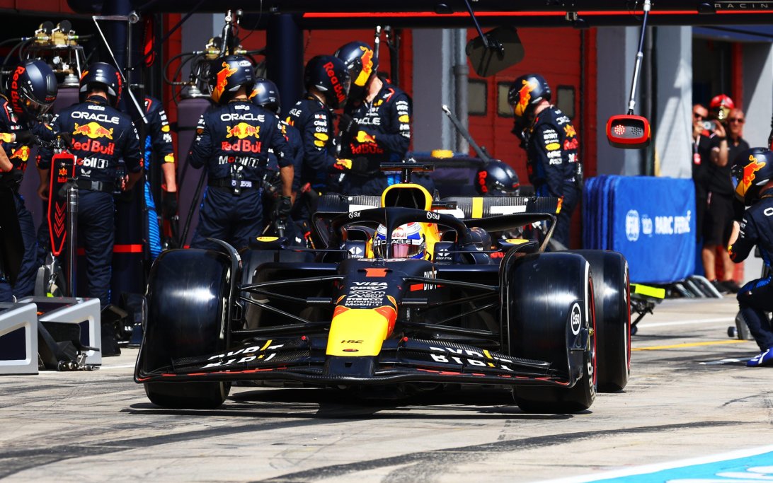 Verstappen pitstop Imola