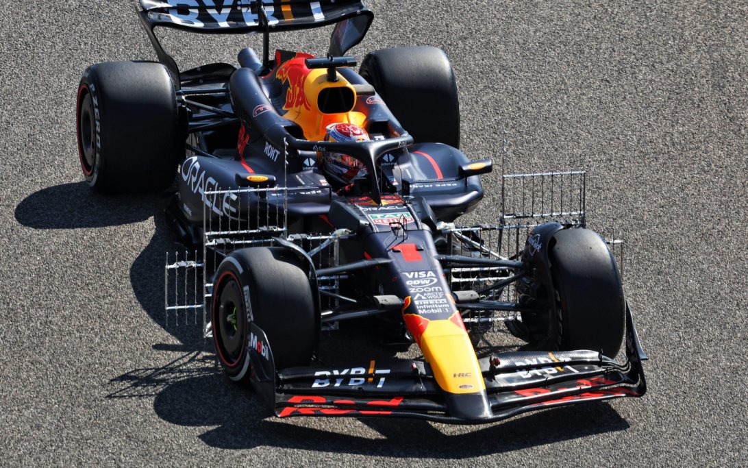 Verstappen front RB20 test Bahrain