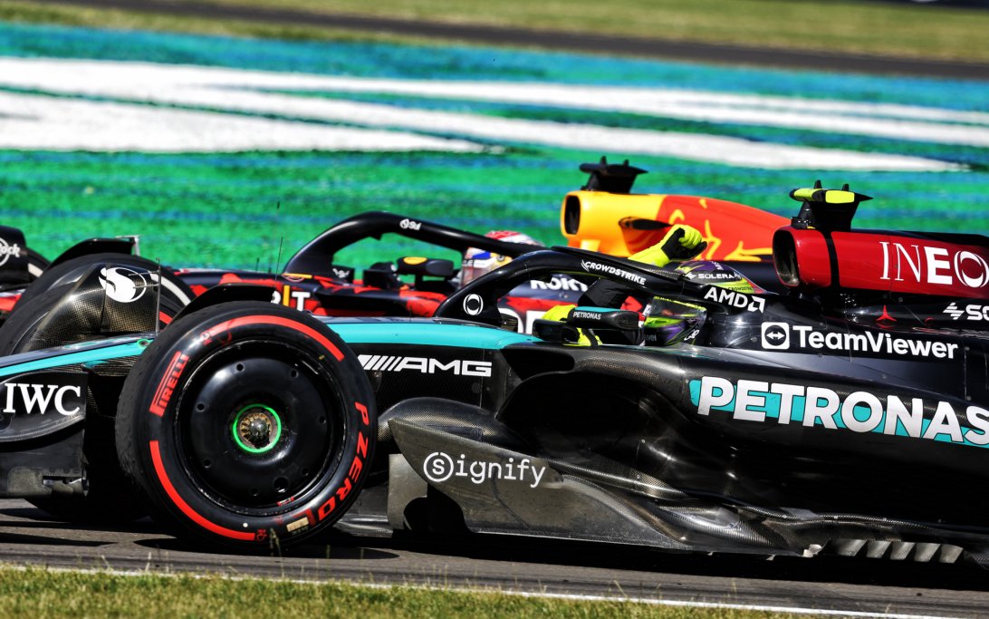 Verstappen Hamilton race Silverstone