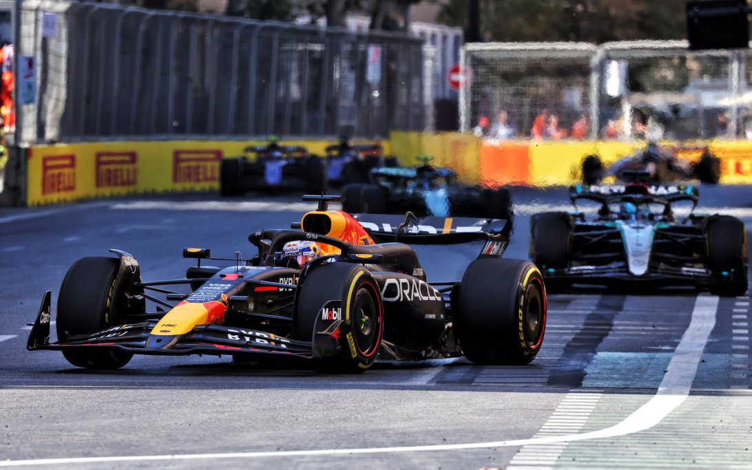 Verstappen race Baku
