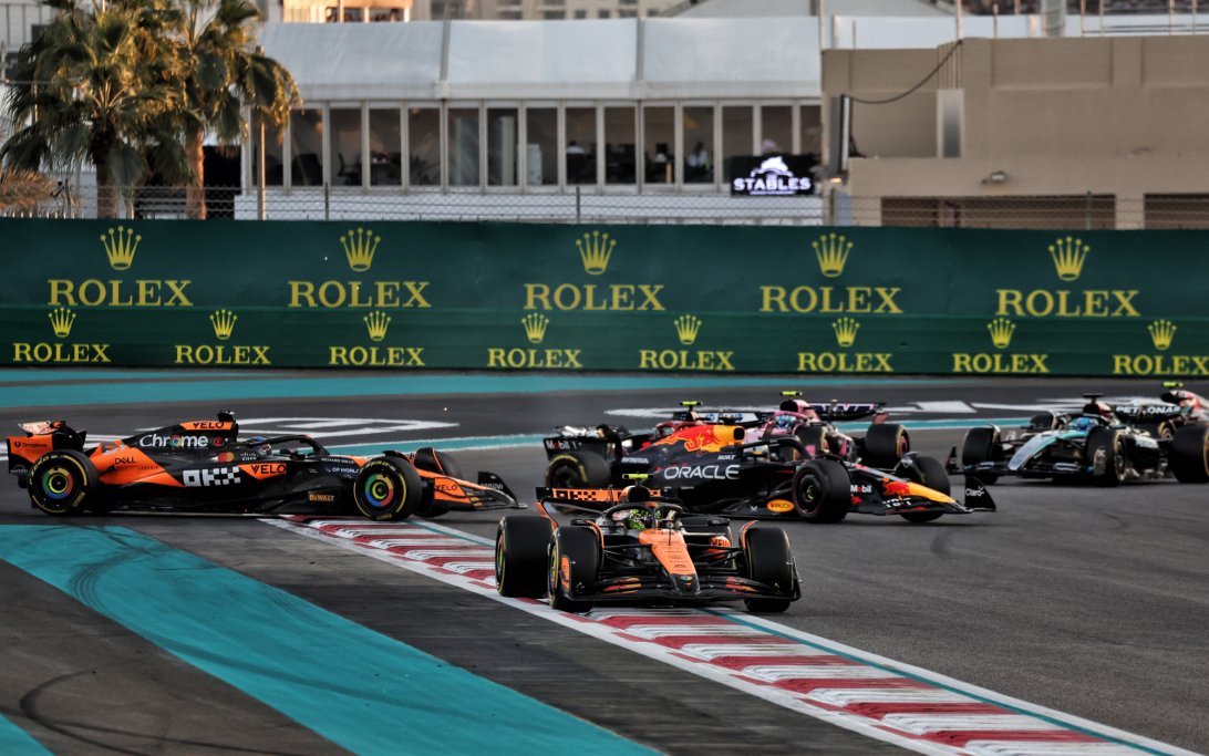 Verstappen Piastri spin Abu Dhabi