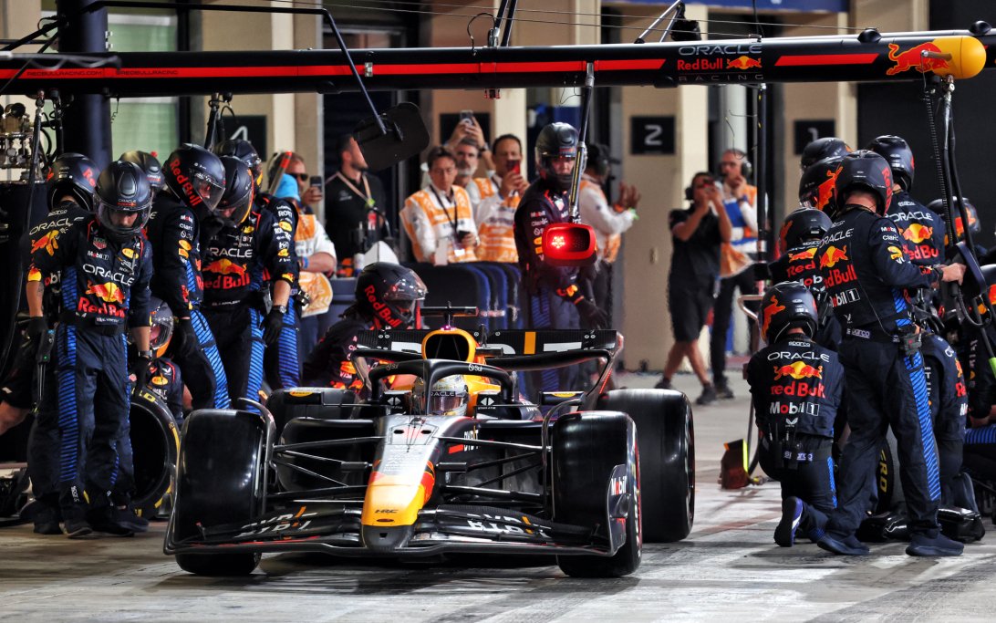 Verstappen pitstop Abu Dhabi
