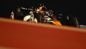 WK-stand na GP Bahrein: Verstappen neemt meteen het heft in handen