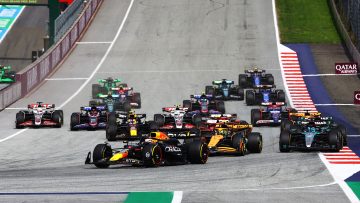 Verstappen trekt hoogstpersoonlijk de kar nu de concurrentie bloed ruikt