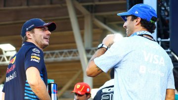 Ricciardo vereerd na speciaal verzoek Verstappen: "Met alle liefde natuurlijk!"