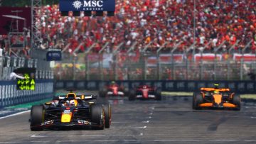 WK-stand na GP Emilia-Romagna: Verstappen deelt mokerslag uit