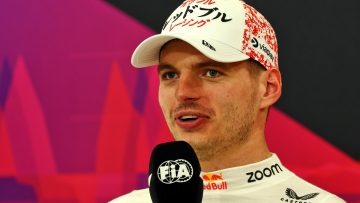 Verstappen kan zijn lach niet inhouden: "Wolff zegt heel veel aardige dingen!"