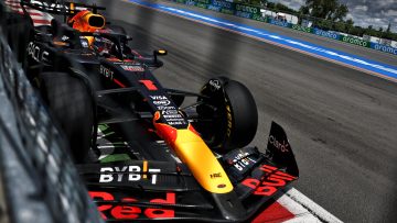 Video: Verstappen worstelt met stuiterende RB20 in Canada