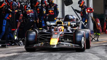 Red Bull declasseert concurrentie met snaarstrakke dubbelzege in kantlijnkampioenschap