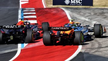 'Muppet' Norris stuit op geslepen Verstappen én straf in Austin