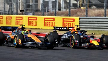 Video: Voor deze actie op Verstappen kreeg Norris een straf