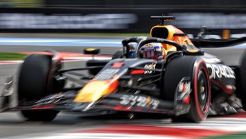 Verstappen kondigt nieuwe gridstraf aan