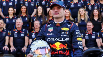 Verstappen Red Bull team photo Abu Dhabi