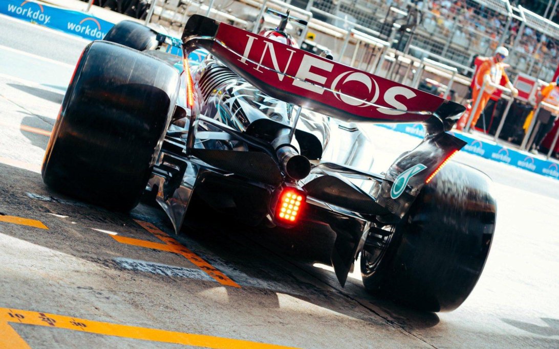 Mercedes pit austria