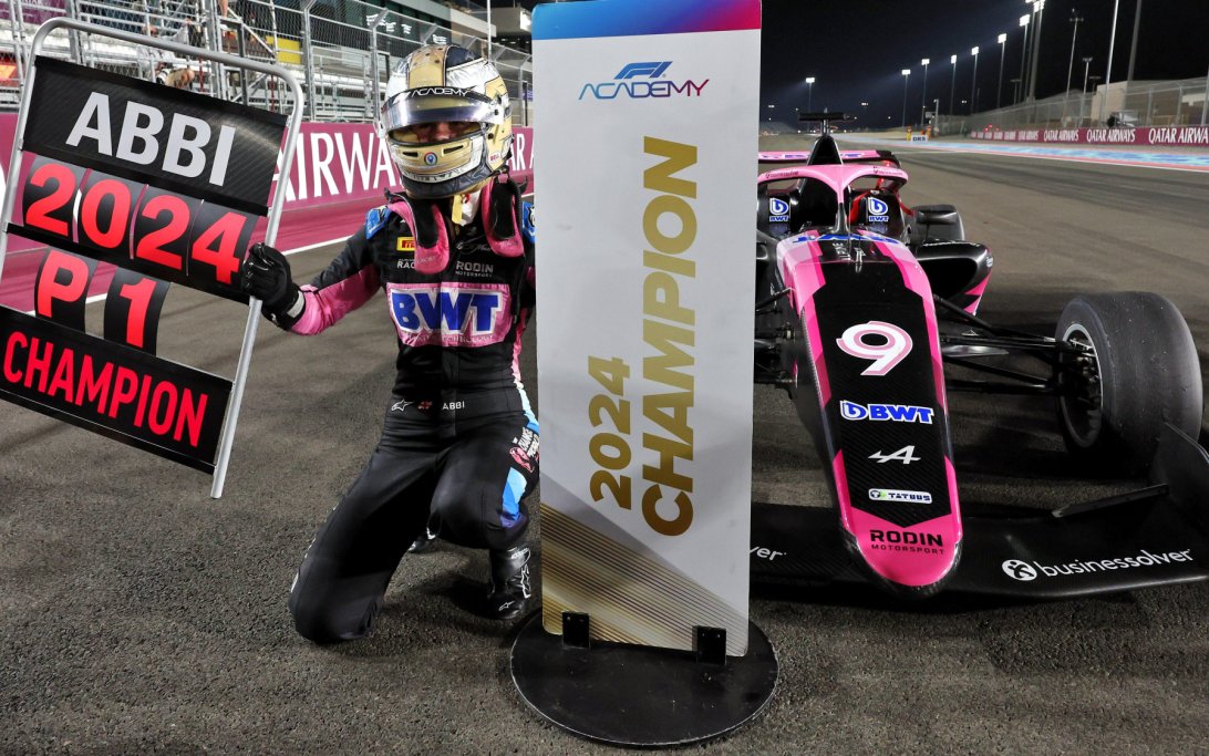 Pulling champion F1 Academy