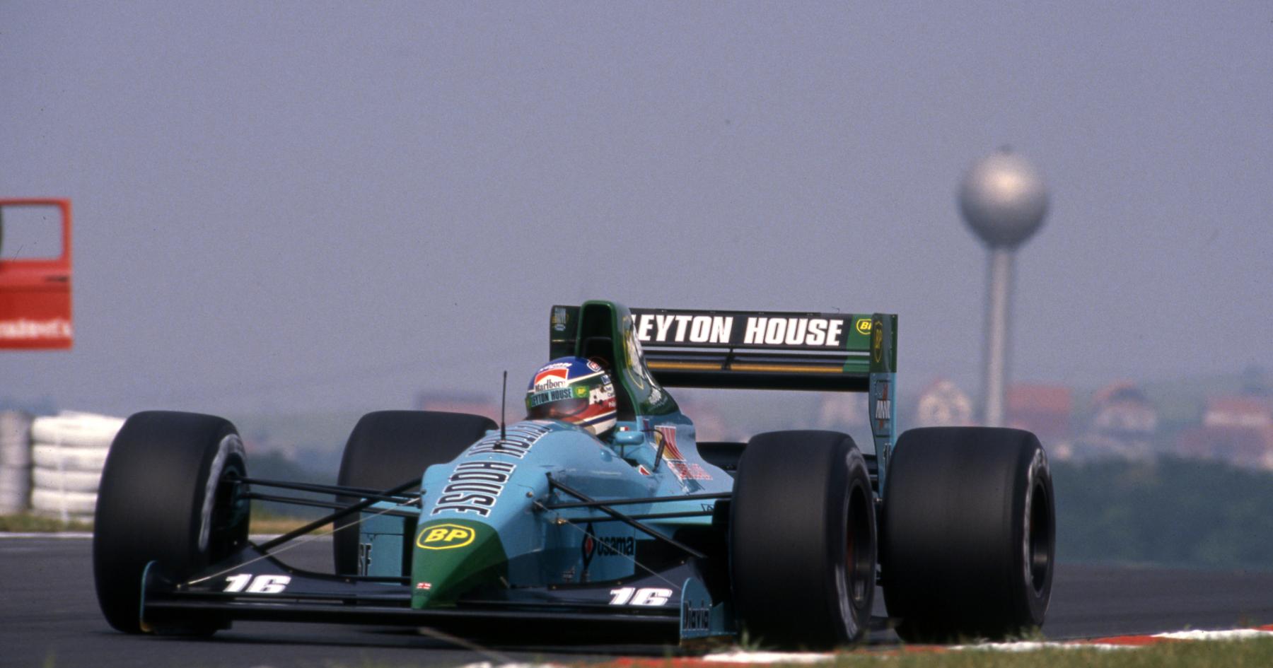 Video Bottas voelt F1bolide van Adrian Newey aan de tand RacingNews365