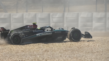 Video: Hamilton eindigt dramatisch weekend in de grindbak