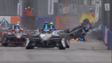 Video: Titelverdediger Formule E belandt op zijn kop na harde crash