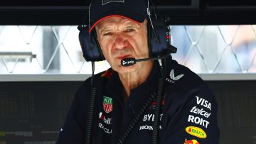 Mercedes chief reacts to prospect of Newey signing