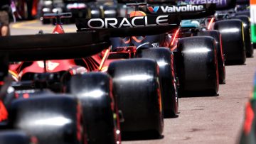 Poll: Should F1 drivers be able to change tyres during a red flag?