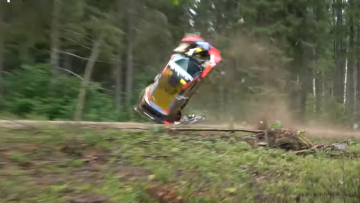 Video: rallycoureur heeft engeltje op zijn schouder bij verwoestende crash