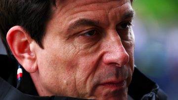 Wolff haalt uit na 'heel vreemde en bizarre' straf voor Russell