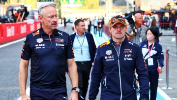 Voormalig Red Bull-kopstuk neemt het op voor Max en Jos Verstappen: "De meest oprechte en eerlijke mensen"